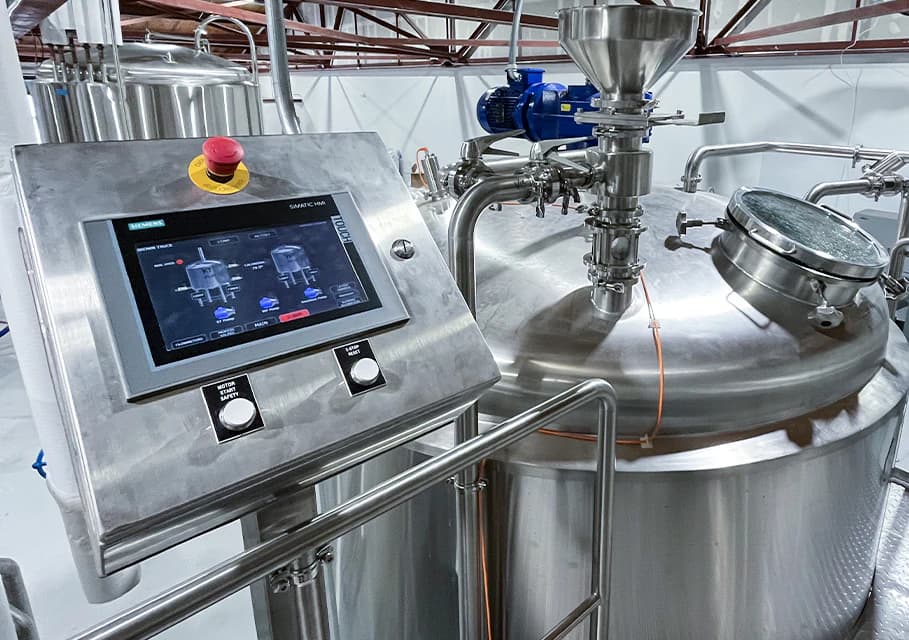 Artisanal chill filtration cooling tank